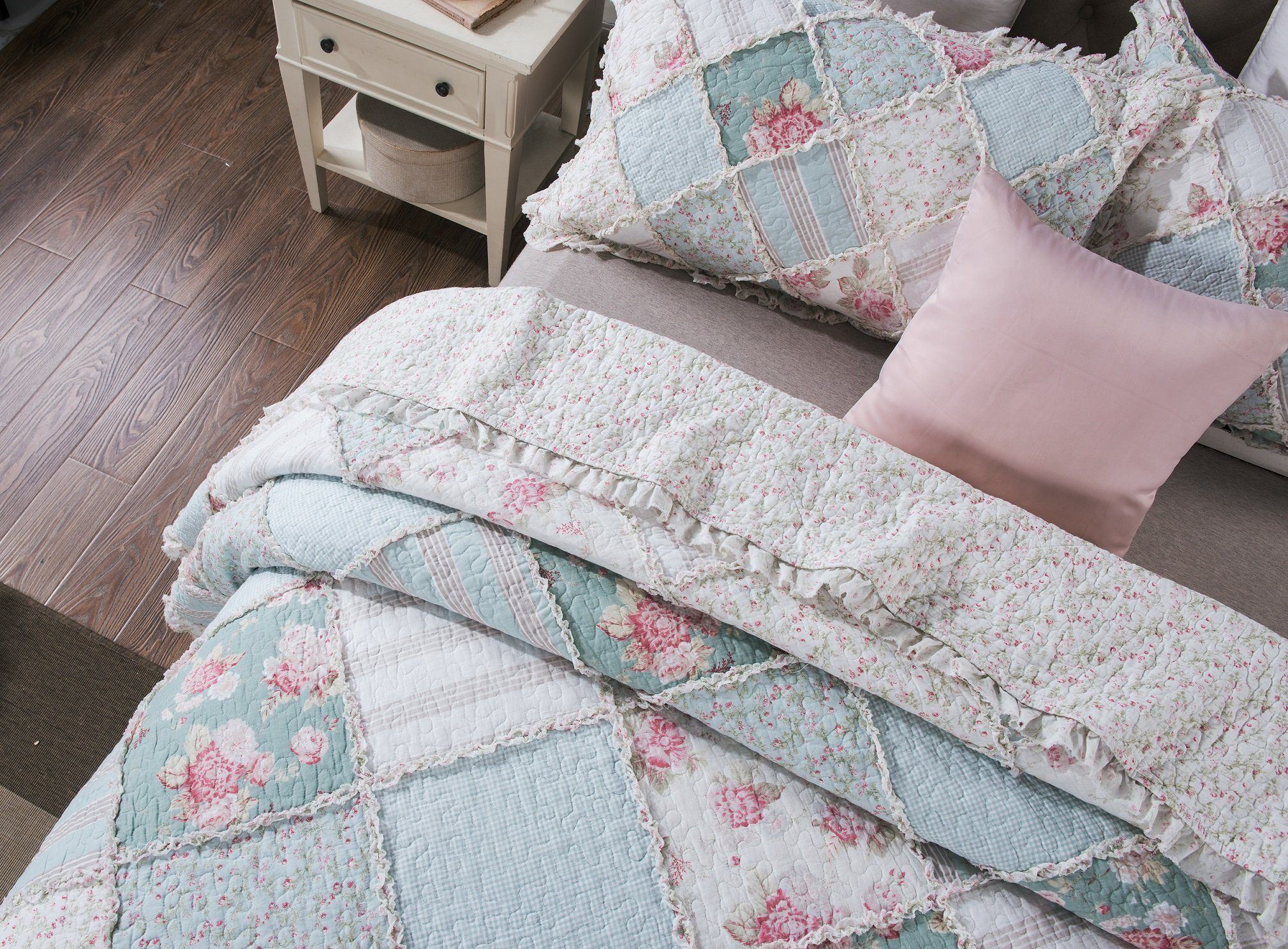 DaDa Bedding Hint of Mint Floral Pastel Cotton Patchwork Ruffle Bedspread Set (JHW-3036)